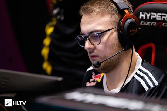 张艺谋执导的电竞剧终于定名为交换人生